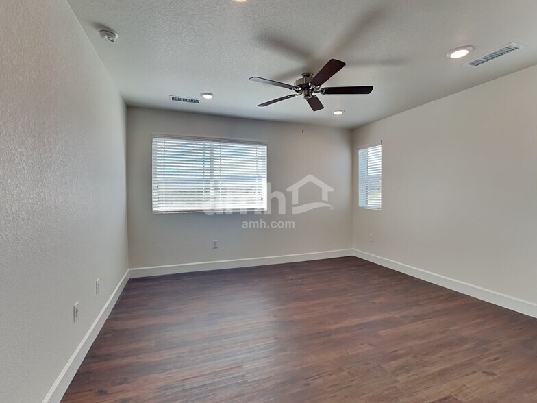 Building Photo - 14881 W 82nd Ave