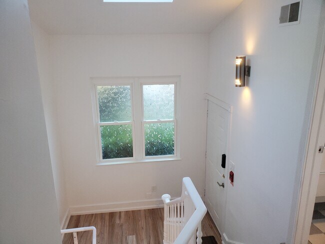 Rear entry - 4614 Chester Ave