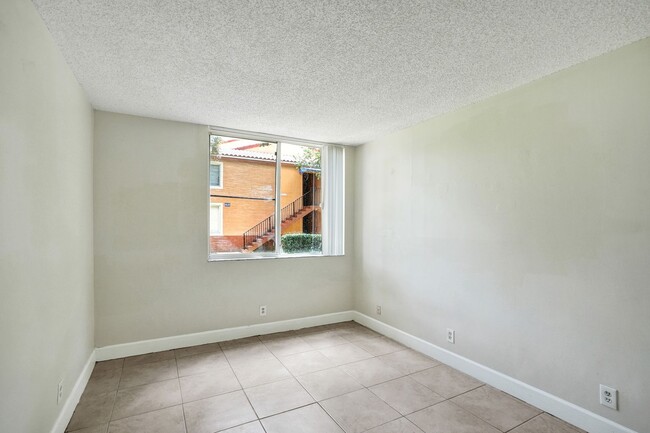 Building Photo - Updated 2 Bed, 2 Bath 1st Floor Condo with...