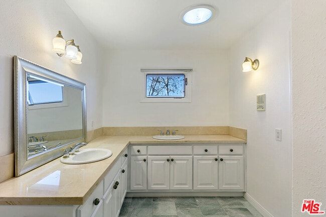 Building Photo - 32173 Sailview Ln