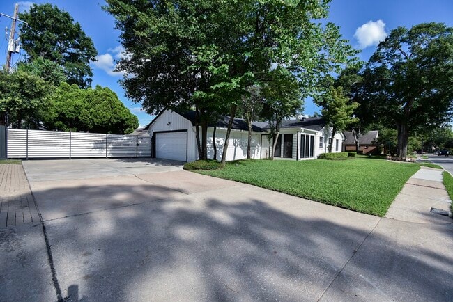 Building Photo - 5666 Overbrook Ln