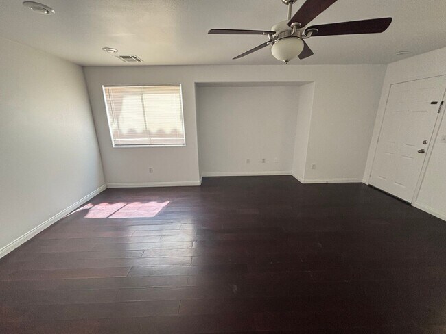Building Photo - Charming 3-Bedroom Home with Modern Comfor...