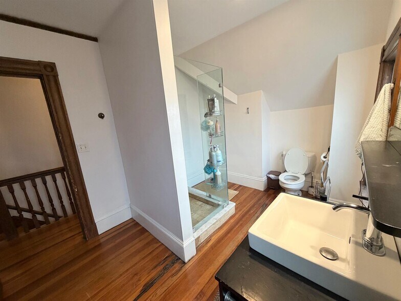 Building Photo - 16 Linden Ave