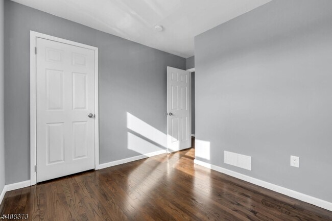 Building Photo - 415 Highland Pl