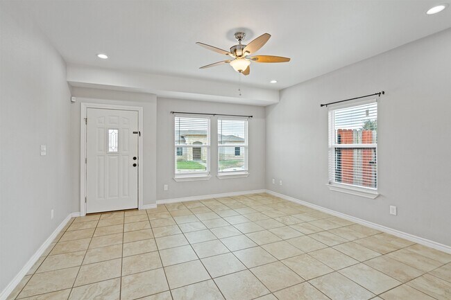 Building Photo - 1013 Tesoro Run