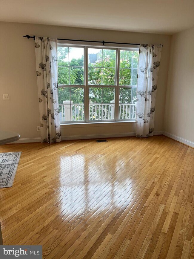 Building Photo - 129 Fortnightly Blvd