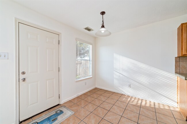 Building Photo - 3618 Windmill Village Dr