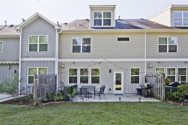 Building Photo - 112 Davina Dr