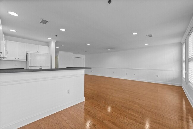 Building Photo - 812 Grand St