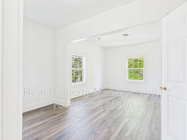 Building Photo - 1610 N 28th St