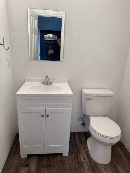 Building Photo - 713 8th St