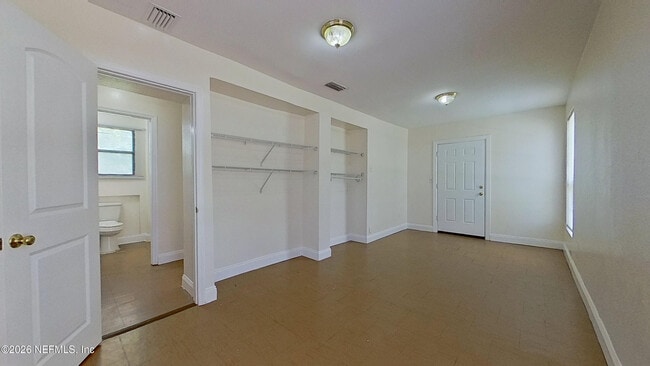 Building Photo - 1049 Pippin St