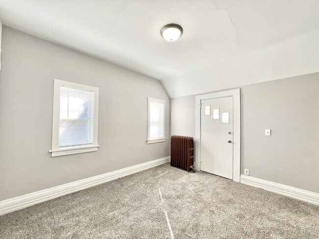 Building Photo - 747 Parker Ave