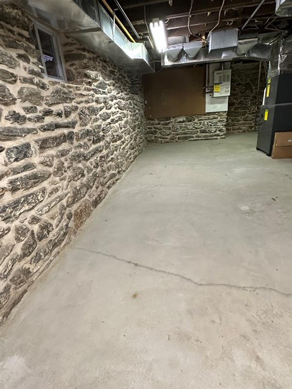 Building Photo - 11 N Warner Ave