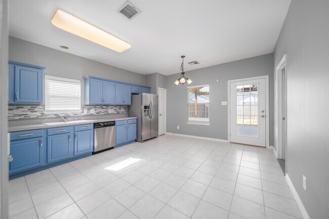 Building Photo - 21323 Sweet Grass Ln