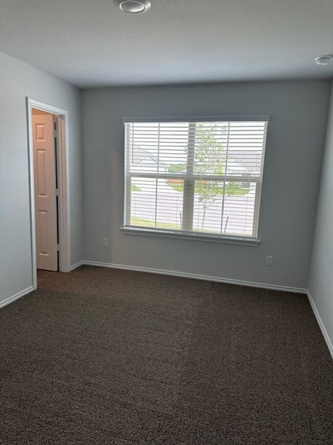 Building Photo - 3bd/2ba Home in the Willow Glenn Community...