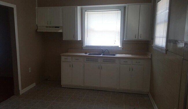Building Photo - 3754 Rockwood Avenue