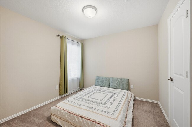 Building Photo - 200 Sleepy Willow Ln