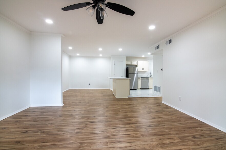 Building Photo - 500 Woodland Dr