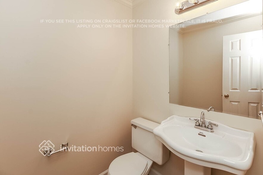 Building Photo - 223 Manchester Dr