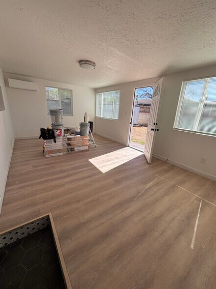 Building Photo - 9402 Claremont Ave NE