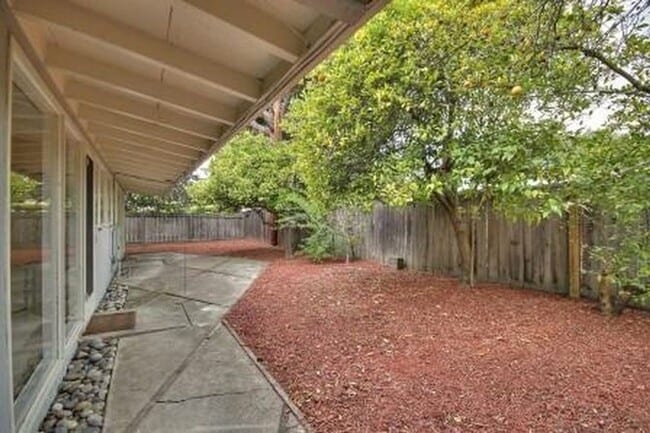 Building Photo - BEST VALUE IN PA!!  Charming Eichler, Midtown location, GREAT PA schools, EASY commute!