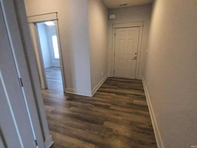 Building Photo - 1231 W Rangeview Cir