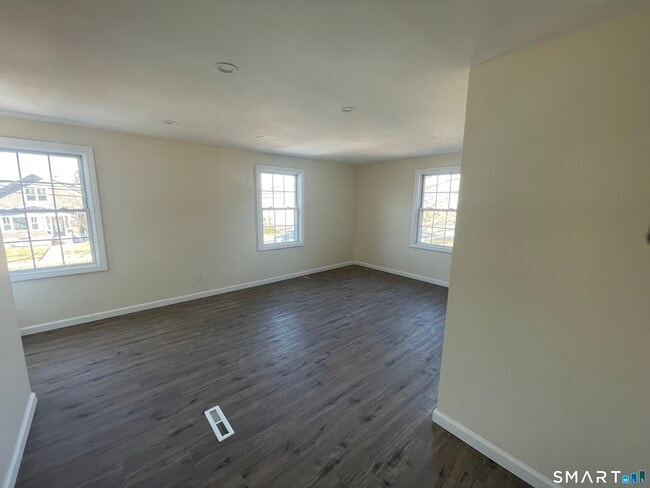 Building Photo - 266 Hebron Ave