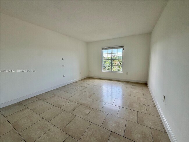 Building Photo - 4920 NW 79th Ave