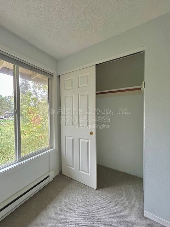 Building Photo - 4905 SW 152nd Ave