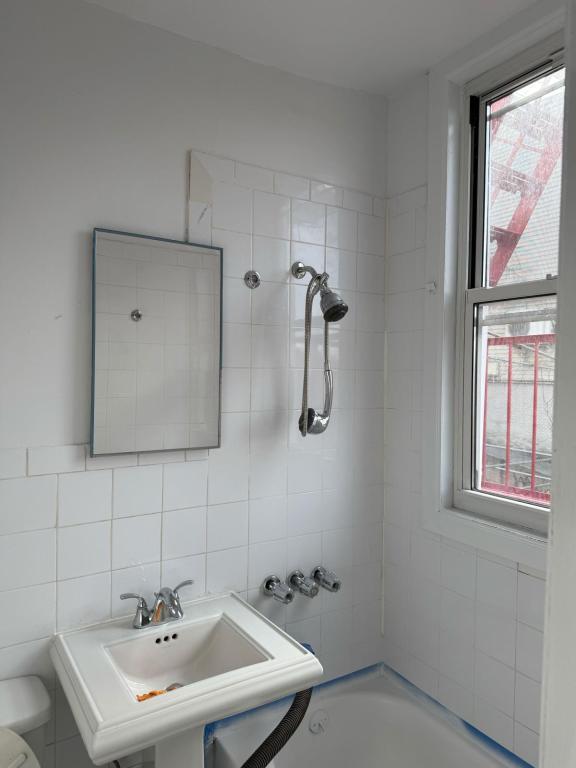 Building Photo - 25 Van Cortlandt Park Ave