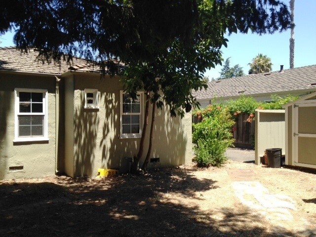 Building Photo - 32 Sanford Ave