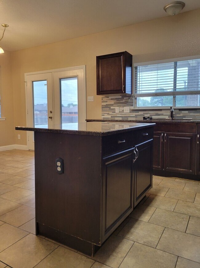 Building Photo - HUGE 4-5 BEDROOM IN HARKER HEIGHTS - OVER 2700 SQ FT