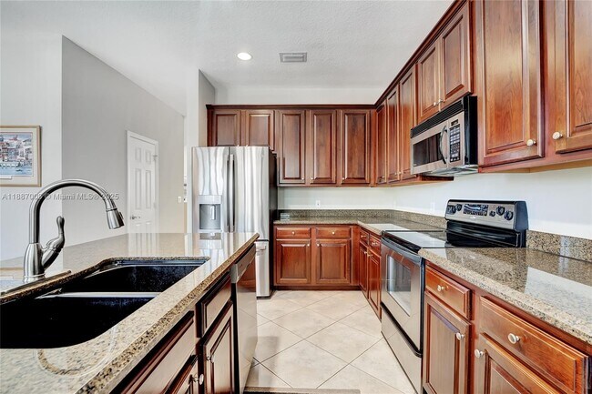 Building Photo - 290 NE 5th Ave