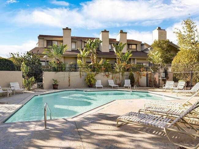 Building Photo - Beautiful 3B/2.5BA W/ Attached 2 Car Garage & W/D in La Jolla!