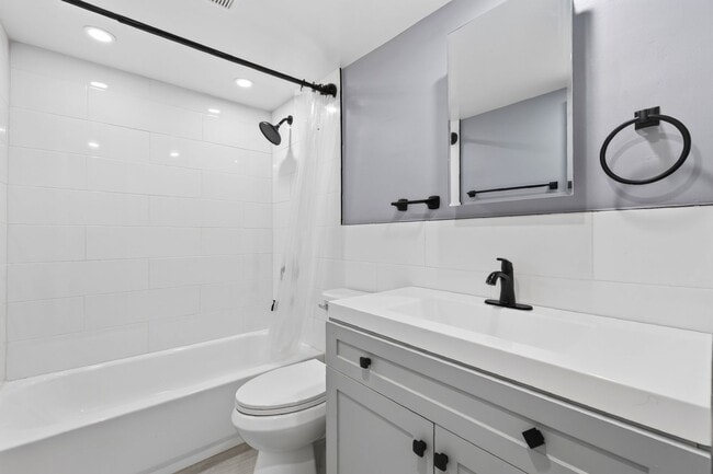 Building Photo - Renovated 3 bed/2 bath in Lithonia!