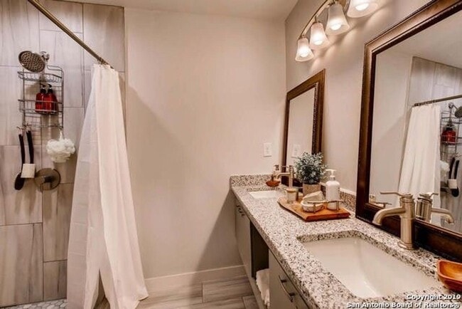 Building Photo - Adorable 3 bedroom 2 bath Minutes from N S...