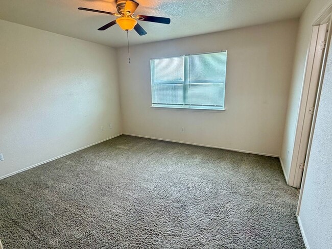 Building Photo - 2804 Blackburn Dr