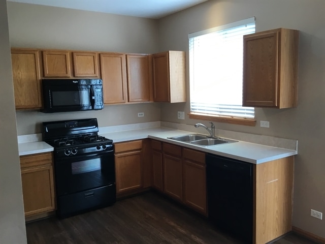 Building Photo - 11S524 Rachael Ct