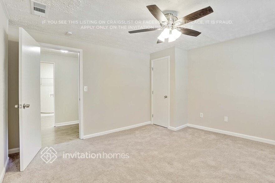 Building Photo - 6265 Lakeview Dr