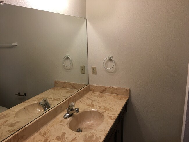 Building Photo - 9807 Memphis Ave