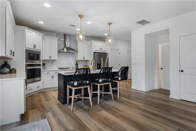Gourmet kitchen with vent outside - 166 Crest Brooke Dr