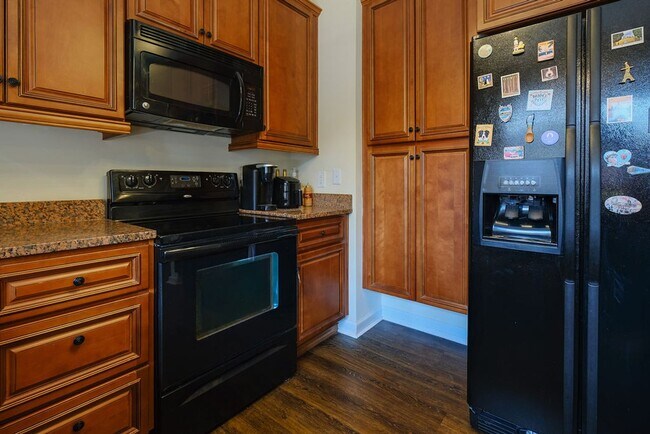 Building Photo - 15 White Street Extension