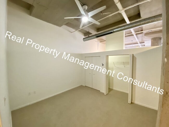 Building Photo - Move In Special 2-Bedroom  in Western Auto...