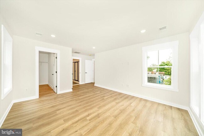 Building Photo - 801 Cedar Ave