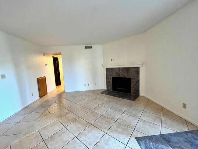Building Photo - 4964 Newport Cove Dr