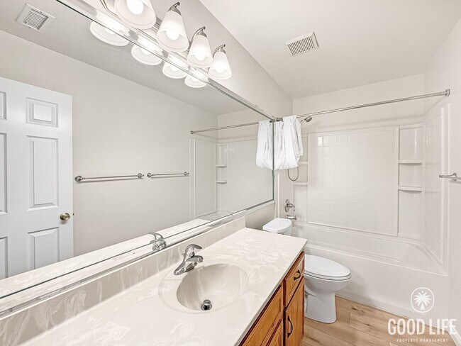 Building Photo - Bright Modern Home in Twin Oaks Golf Course