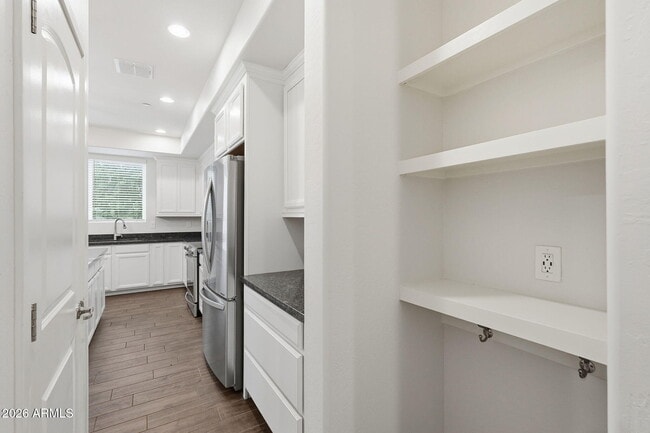 Building Photo - 1250 Abbey Ln