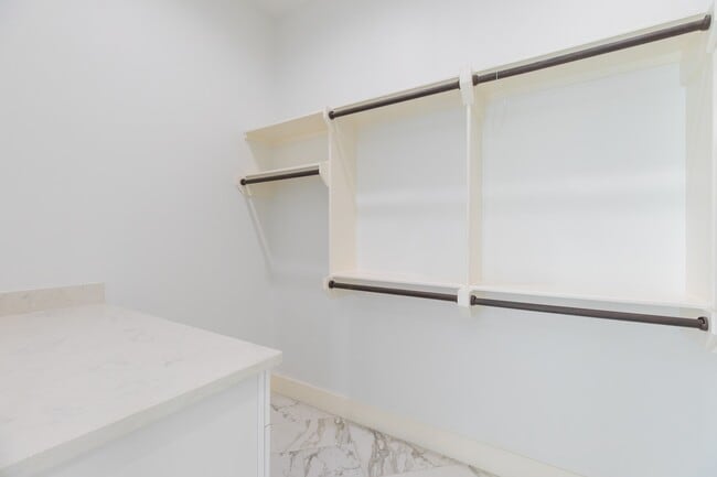 Building Photo - 1032 W 21st St