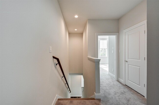 Building Photo - 2710 Grand Fountains Dr